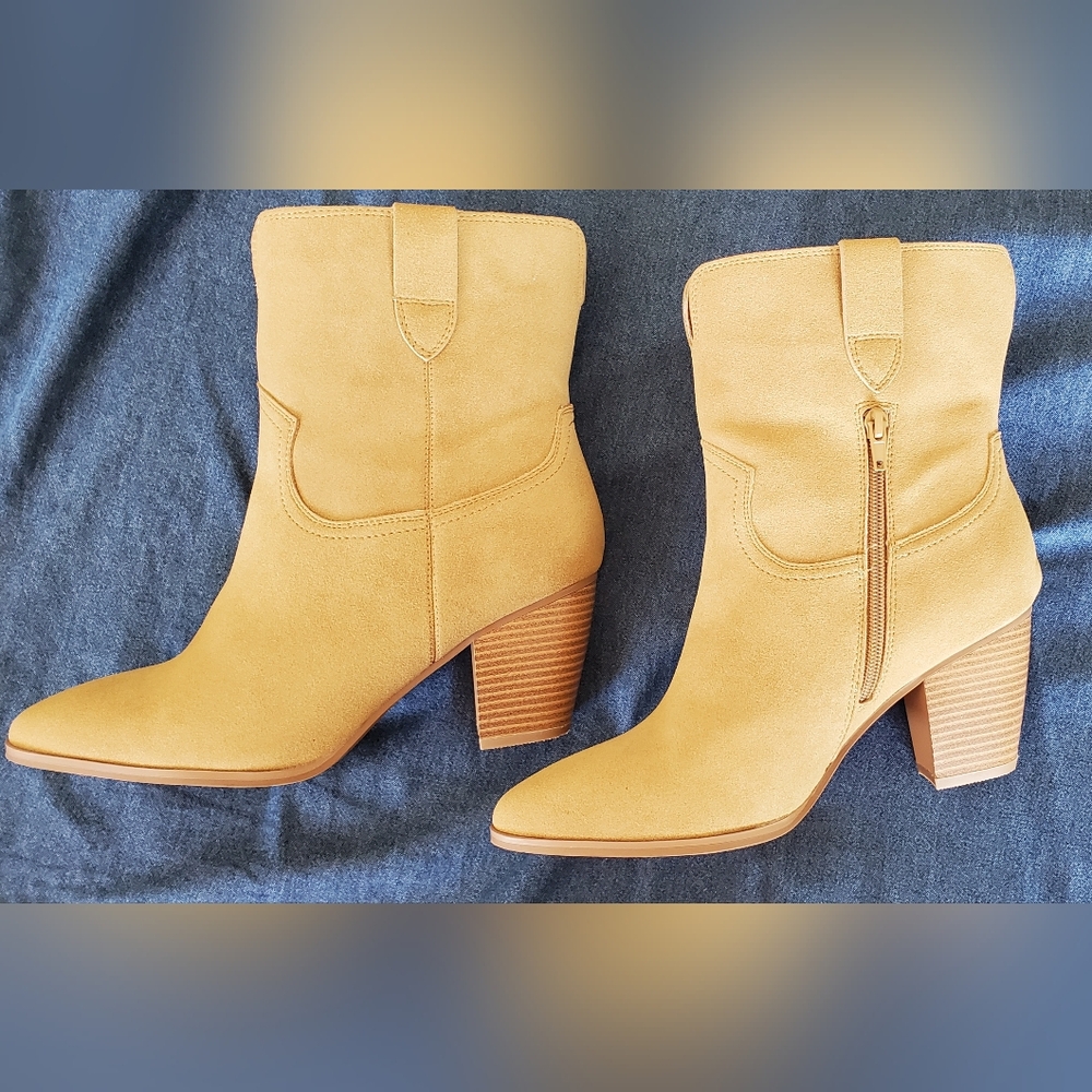 NWT Mia Women's Tan Suede Ankle Boots 8 1/2 M